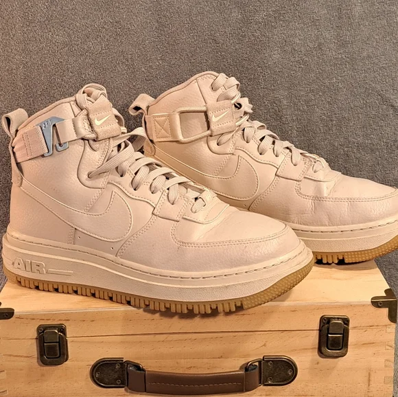 Nike Women's Air Force 1 High Utility 2.0, Size 10.5 - Picture 3 of 12